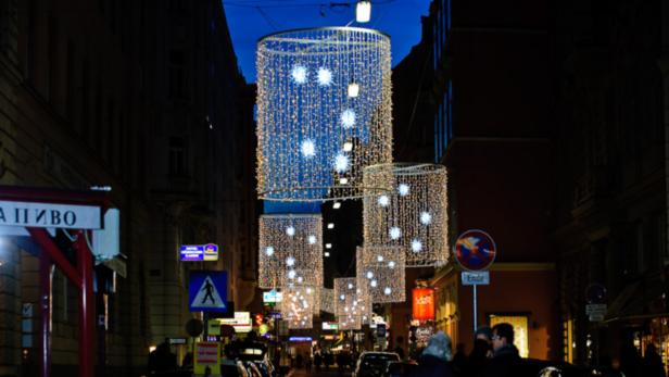 Alle Jahre wieder beglücken uns die Wiener Einkausfstraßen mit mehr oder weniger künstlerischen, teils kitschigen Lichtspielen.Krugerstraße, 1. Bezirk