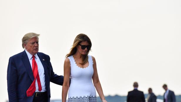 Donald und Melania Trump auf dem Weg zur Air Force One nach dem G7-Gipfel in Biarritz.
