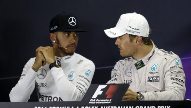 Formula One - Australia Grand Prix - Melbourne, Australia - 20/03/16 - Australian Formula One Grand Prix winner, Mercedes F1 driver Nico Rosberg (R) speaks with team mate Lewis Hamilton at the post-race press conference in Melbourne. REUTERS/Brandon Malone