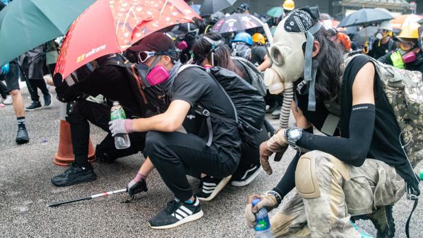 Die allermeisten Demonstranten sind friedlich, ein harter Kern ist aber auch Gewalt nicht abgeneigt