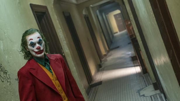 Joaquin Phoenix als psychopathischer Clown „Joker“