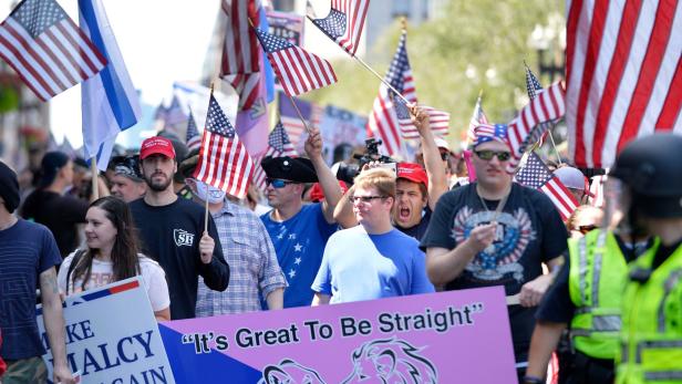"Hetero-Parade": Trump-Anhänger demonstrieren gegen Homosexuellen-Rechte