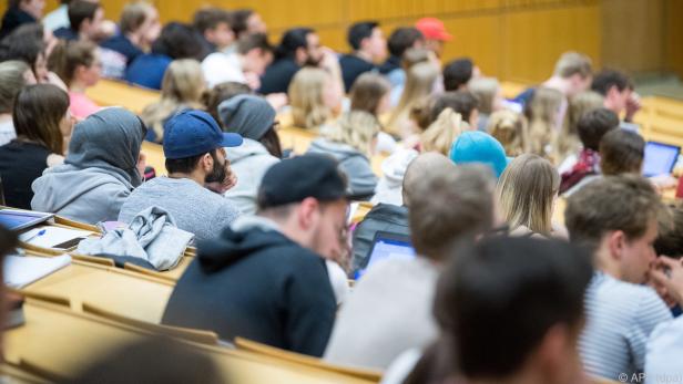 Öffentliche Universitäten verzeichnen aber Studentenrückgänge
