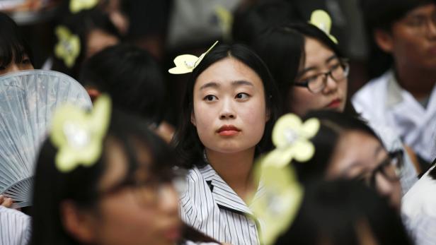 Junge Südkoreanerinnen erinnern an die „Trostfrauen“ – der Euphemismus für Zwangsprostitution in japanischen Soldatenbordellen.