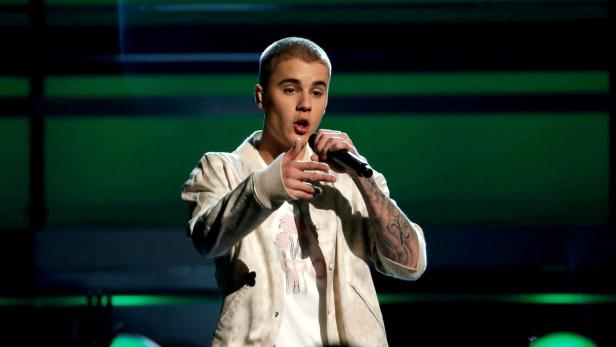 FILE PHOTO: Justin Bieber performs a medley of songs at the 2016 Billboard Awards in Las Vegas