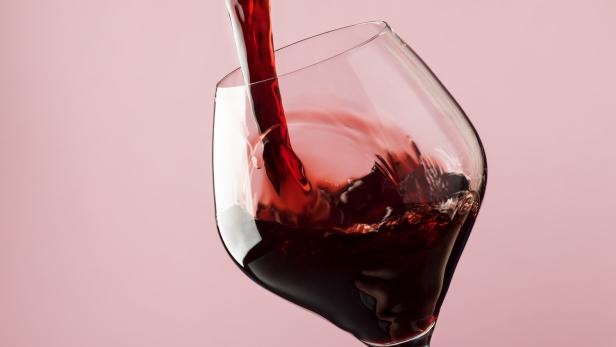 Darmschmeichler: Rotwein könnte die Vielfalt der Bakterien im Verdauungstrakt fördern.