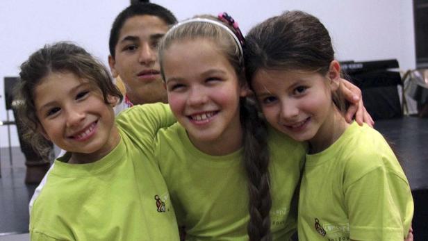 Nastia, Metodi, Dania und Nadia strahlen schon vor ihren verschiedenen Auftritten