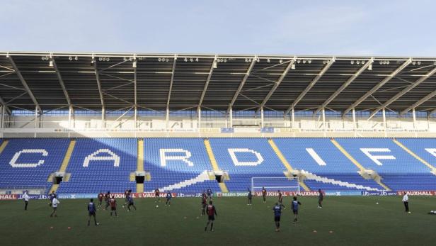 The Belgium national team train at Cardiff City Stadium, in Cardiff, Wales September 6, 2012. Belgium will face Wales on September 7 for their World Cup 2014 qualifying match. REUTERS/Rebecca Naden (BRITAIN - Tags: SPORT SOCCER)