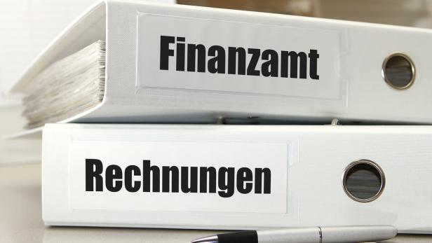 Bildnummer: 38125966… Bauer hat deutlich weniger Arbeitsstunden der Erntehelfer aufgezeichnet.