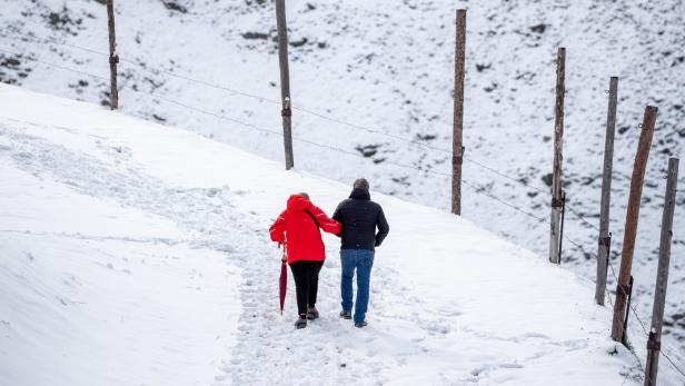 Plötzlich Winter: Zwei Wanderer in Tirol vom Schnee überrascht