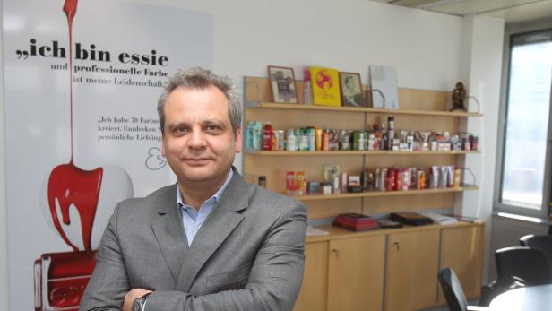 Markus Faschang, Geschäftsführer von Loreal Österreich, Portraits im Büro am 10.04.2013 in Wien