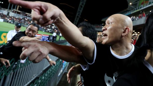 Hongkonger Fußballfans: Pfeifkonzert bei der chinesischen Hymne