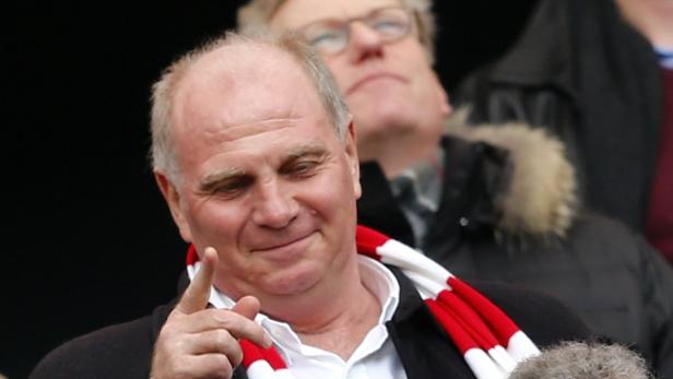 Bayern Munich&#039;s President Uli Hoeness smiles before their German Bundesliga first division soccer match against Eintracht in Frankfurt April 6, 2013. REUTERS/Michael Dalder(GERMANY - Tags: SPORT SOCCER) DFL RULES TO LIMIT THE ONLINE USAGE DURING MATCH TIME TO 15 PICTURES PER GAME. IMAGE SEQUENCES TO SIMULATE VIDEO IS NOT ALLOWED AT ANY TIME. FOR FURTHER QUERIES PLEASE CONTACT DFL DIRECTLY AT + 49 69 650050