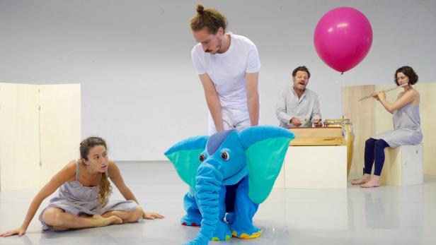 Elefant aus dem Ei - Tanztheater für junge Kulturfreunde ab zwei Jahren