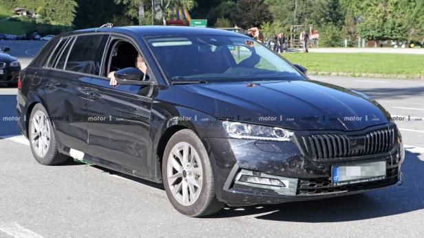 2020-skoda-octavia-combi-spy-photo.jpg