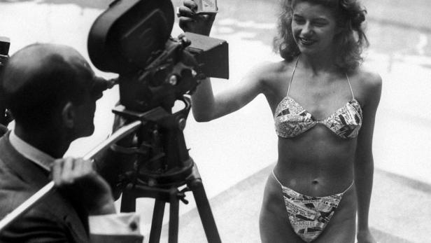 5. Juli 1946: Die Nackttänzerin Micheline Bernardini präsentiert in einem Pariser Schwimmbad den von Louis Réard kreierten Bikini