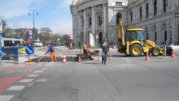 Radweg-Verarzter vor dem Burgtheater