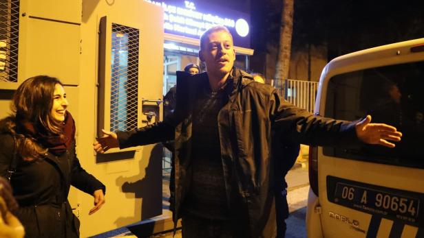 Zirngast vergangene Weihnachten bei seiner Enthaftung in der Türkei