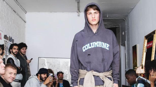 Shitstorm: Modelabel präsentiert Kollektion im Amoklauf-Look