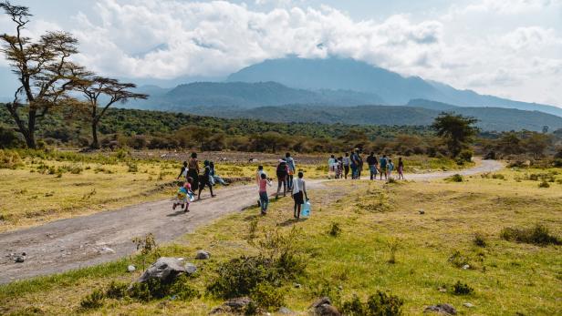 Bei den Maasai in Tansania: Gutes Tun im Schatten des Kilimandscharo