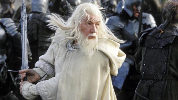 Der Herr der Ringe - Die Rückkehr des Königs "Herr der Ringe"-Fans hätten sich bestimmt keinen anderen Gandalf vorstellen können, als Schauspieler Ian McKellen. Doch beim Dreh von "Der Hobbit - Eine unerwartete Reise" hätte sich Regisseur Peter Jackson beinahe einen anderen Darsteller für die Rolle des Mittelerde-Magikus suchen müssen.