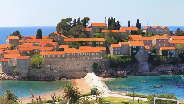 Wird das montenegrinische Küstenstädtchen Sveti Stefan bald Teil der EU?