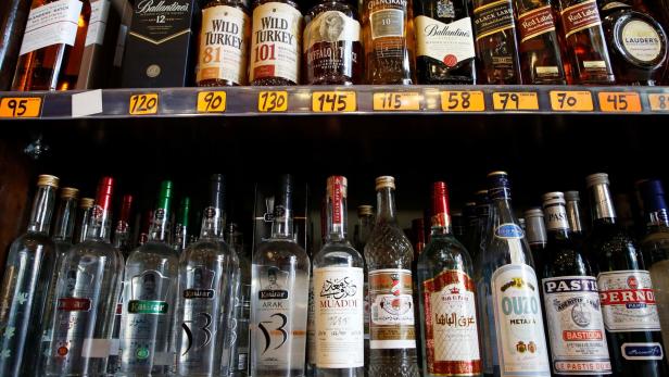 PALESTINIAN-ISRAEL-ALCOHOL-LIFESTYLE Alkoholkonsum: Katerstimmung bei Frankreichs Spirituosenherstellern