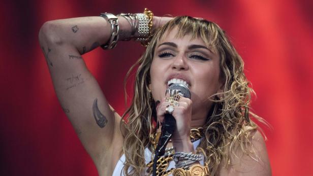 Miley Cyrus: Hund erlitt am "The Voice"-Set Stromschlag