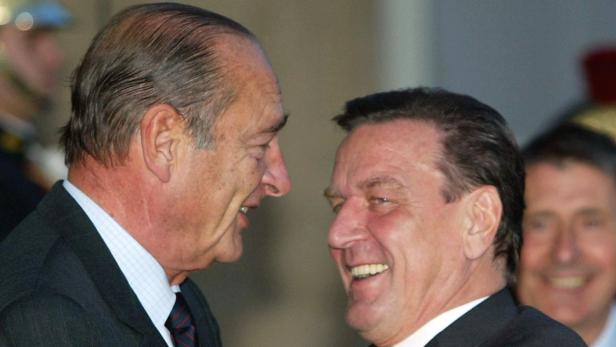 Chirac und Schröder (rechts) bei einem Treffen im Elyséepalast im Oktober 2003.