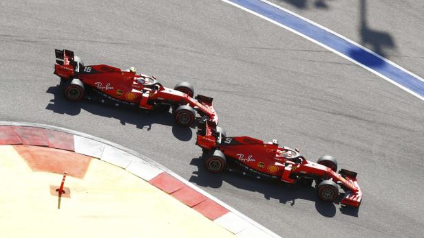 Rad an Rad: Leclerc (hinten) und Vettel in Sotschi