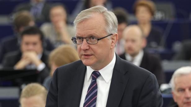 European Economic and Monetary Affairs Commissioner Olli Rehn addresses the European Parliament during a debate on the situation in Cyprus in Strasbourg, April 17, 2013. REUTERS/Vincent Kessler (FRANCE - Tags: POLITICS)