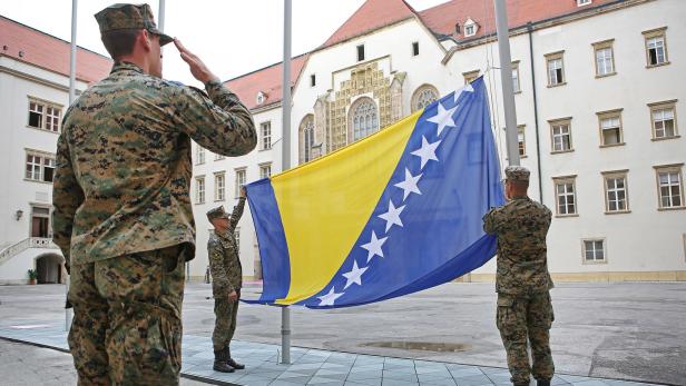 Die bosnische Flagge wurde in der MilAk gehisst