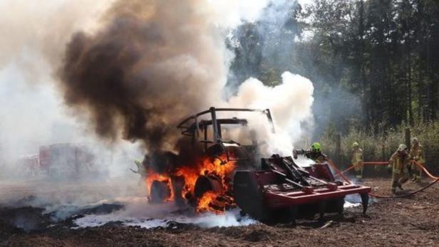 Burgenland: Traktorbrand in Punitz - Fahrzeug völlig zerstört