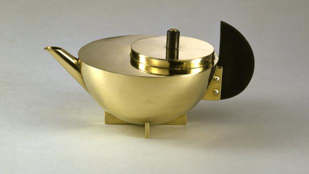 Eines der acht Tee-Extraktkännchen, das Marianne Brandt 1924 im Rahmen ihrer Bauhaus-Ausbildung fertigte.