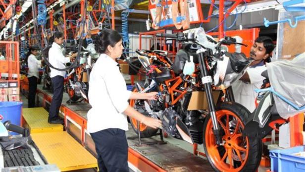 Automatisierte Motorrad-Produktion im Gemeinschaftswerk von Bajaj und KTM