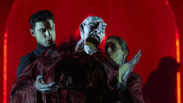 Gounods "Faust" in der Kammeroper: Puppen tanzen in der „Opernhölle“