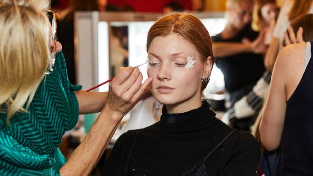 Fashion Week: Diese Visagisten-Tricks funktionieren auch im Alltag