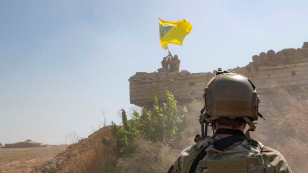 Unter US-Aufsicht zrestörten die YPG Verteidigungsposten - jetzt zogen die Amerikaner ab.