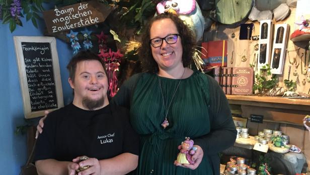 Nicole Steinacher eröffnete mit ihrem Halbbruder Lukas Wanecek Anfang September den kleinen magischen Laden