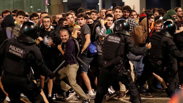 Schwere Zusammenstöße bei Protesten in Barcelona