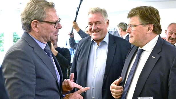 Johannes Collini, Chefverhandler der Arbeitgeber; Karl Dürtscher (GPA-djp), Gewerkschafter Rainer Wimmer (Pro-GE)