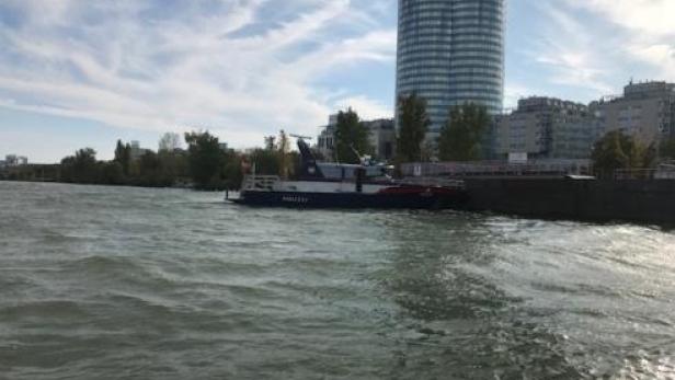 Manipuliert: Zwei 70 Meter lange Schiffe trieben unbemannt auf der Donau