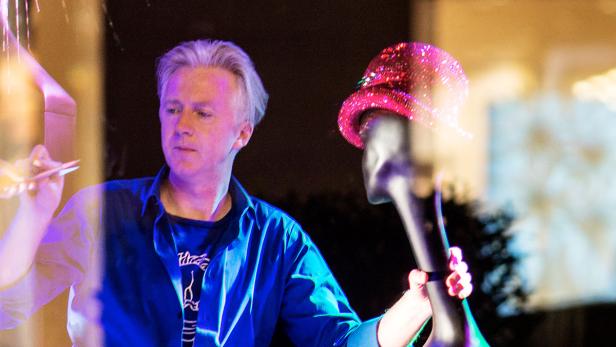 Philip Treacy zieht den Hut vor Wien