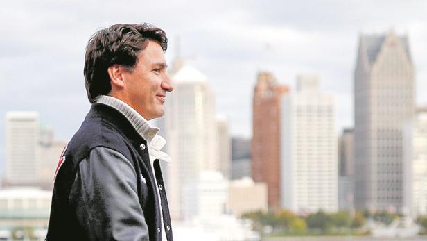 Justin Trudeau: Ein Mann will vorwärtsgehen (hier beim Marschieren in Windsor bei Ontario, im Hintergrund Detroit, USA).
