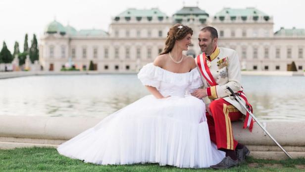 Der Belgier Nico machte seiner Ehefrau Inge zum Hochzeitstag ein besonderes Geschenk: Ein kaiserlicher Fotoshoot