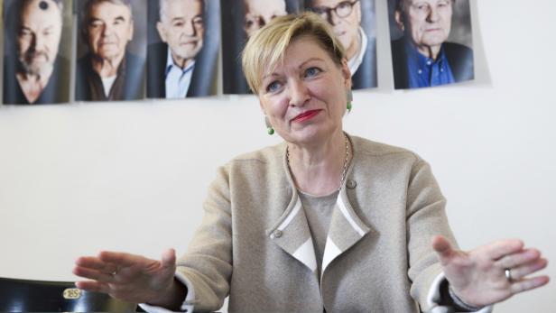 Burg-Chefin Karin Bergmann verzichtet auf 25 Prozent ihrer Gage.