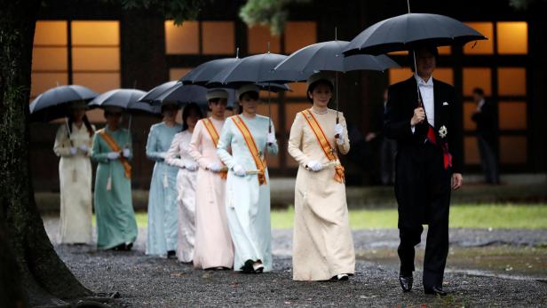 Japan: Crash-Kurs in Kaiser-Huldigung