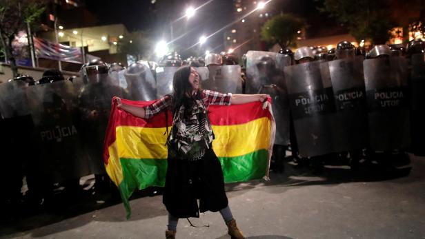 Supporters of Bolivian presidential candidate Mesa protest in La Paz
