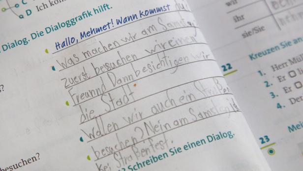 Kritik an Schulbuchaktion: "Immer öfter müssen Eltern bezahlen"