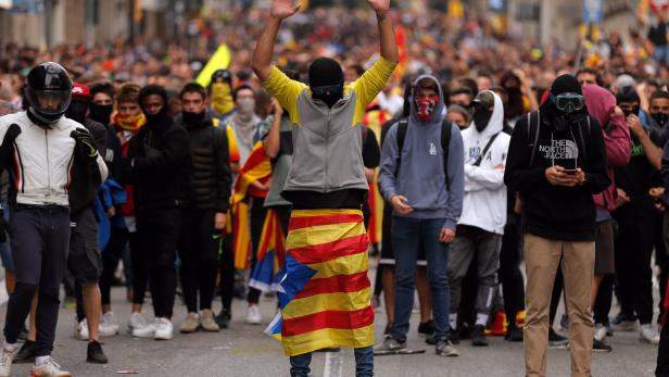 In Barcelona ist Fußball derzeit ins zweite Glied gerückt.